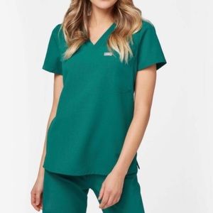 FIGS “Casma” 3 Pocket Scrub Top- Hunter Green